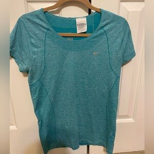Nike Women’s Shirt size large